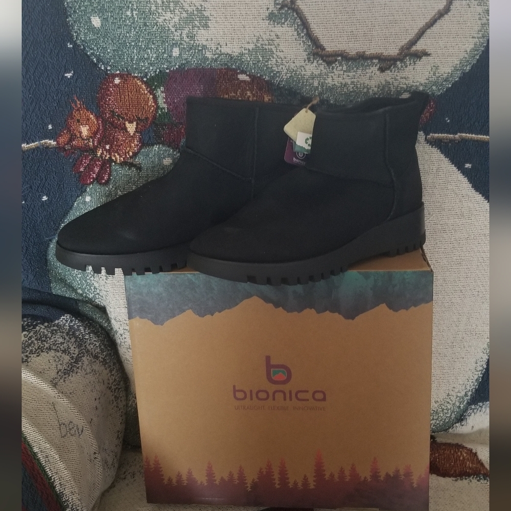 Brand New Genuine Shearling Get A Grip Waterproof Booties